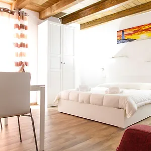 Apartment Two Hearts, Cefalu